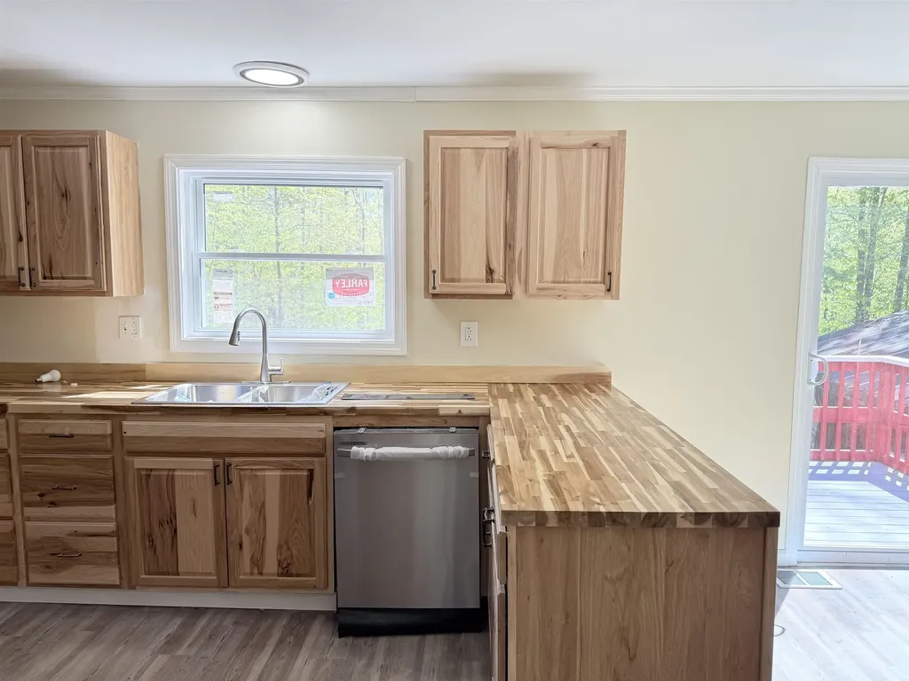 93 Pace Road Pownal VT 05201-8755