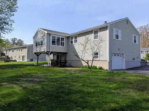 19 Bradford Drive Salem NH 03079