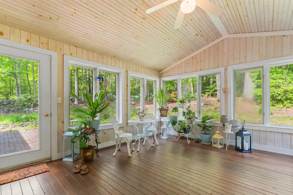 13 Holt Road Amherst NH 03031