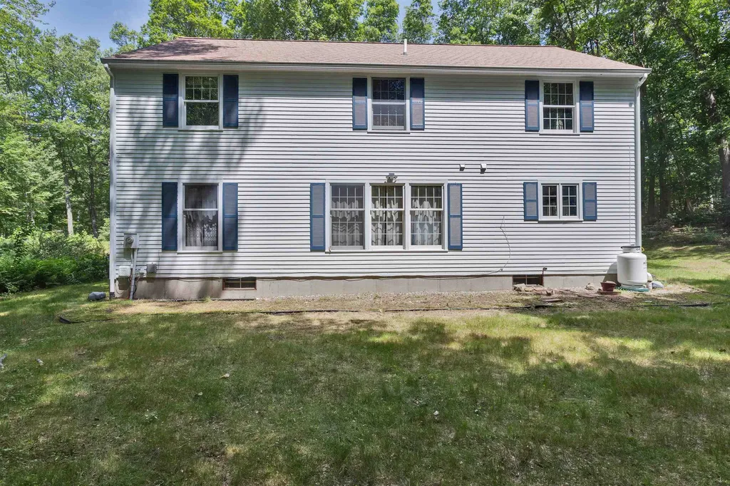 13 Holt Road Amherst NH 03031