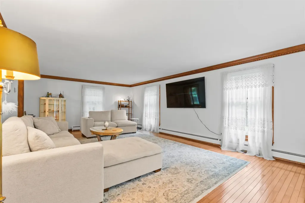 13 Holt Road Amherst NH 03031