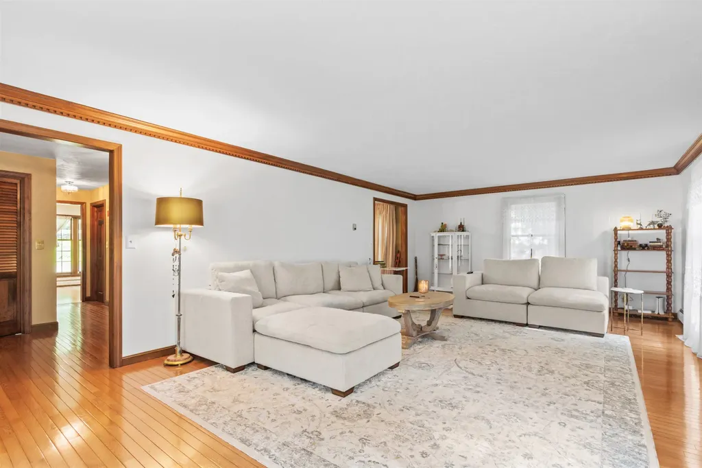 13 Holt Road Amherst NH 03031