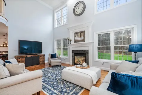 1 Dorothys Way Bedford NH 03110