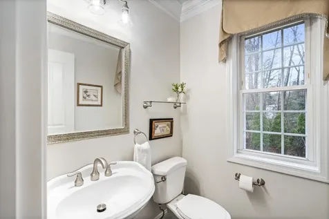 1 Dorothys Way Bedford NH 03110