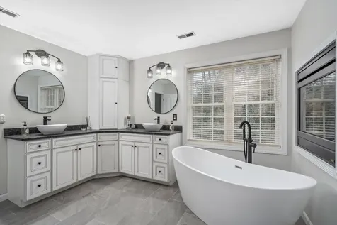 1 Dorothys Way Bedford NH 03110