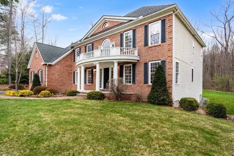 1 Dorothys Way Bedford NH 03110