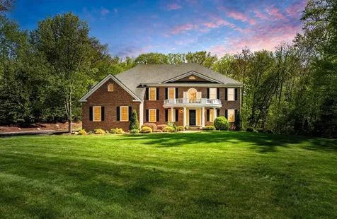1 Dorothys Way Bedford NH 03110