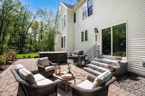 1 Dorothys Way Bedford NH 03110