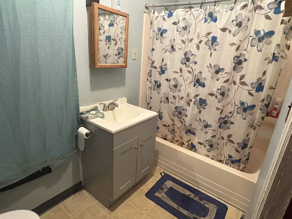 346 Lake Avenue Manchester NH 03103