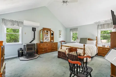 24 Theresa Avenue Salem NH 03079