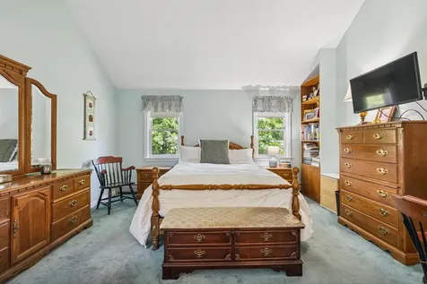 24 Theresa Avenue Salem NH 03079