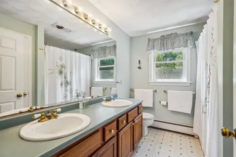 24 Theresa Avenue Salem NH 03079