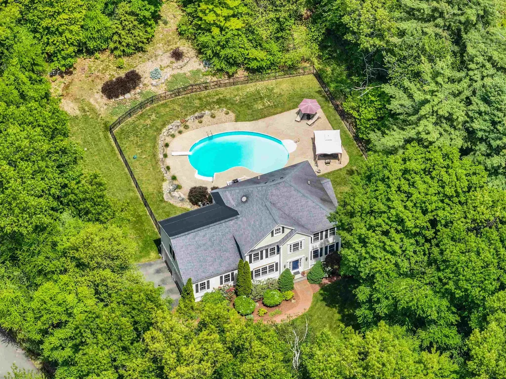 21 Wiggin Road Bedford NH 03110