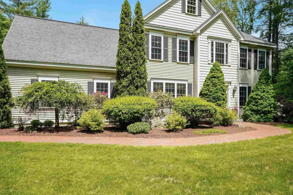 21 Wiggin Road Bedford NH 03110