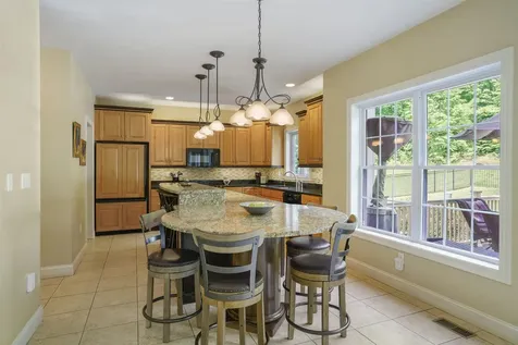 21 Wiggin Road Bedford NH 03110