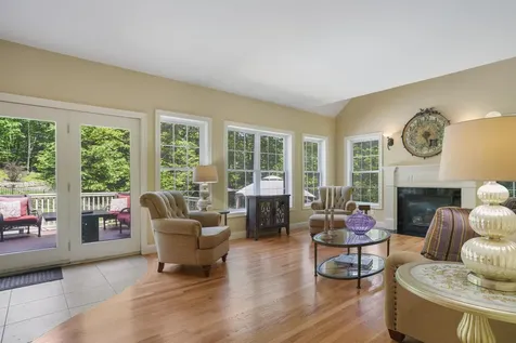 21 Wiggin Road Bedford NH 03110