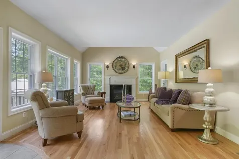 21 Wiggin Road Bedford NH 03110