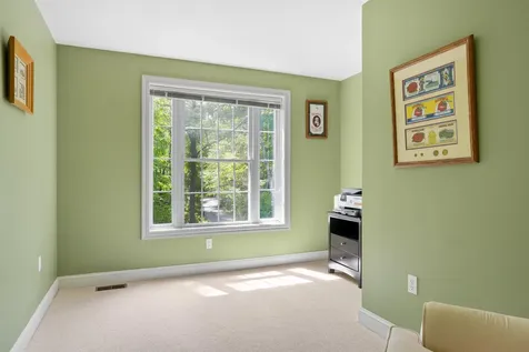 21 Wiggin Road Bedford NH 03110