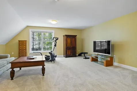 21 Wiggin Road Bedford NH 03110