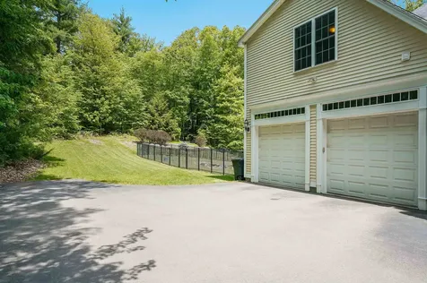 21 Wiggin Road Bedford NH 03110