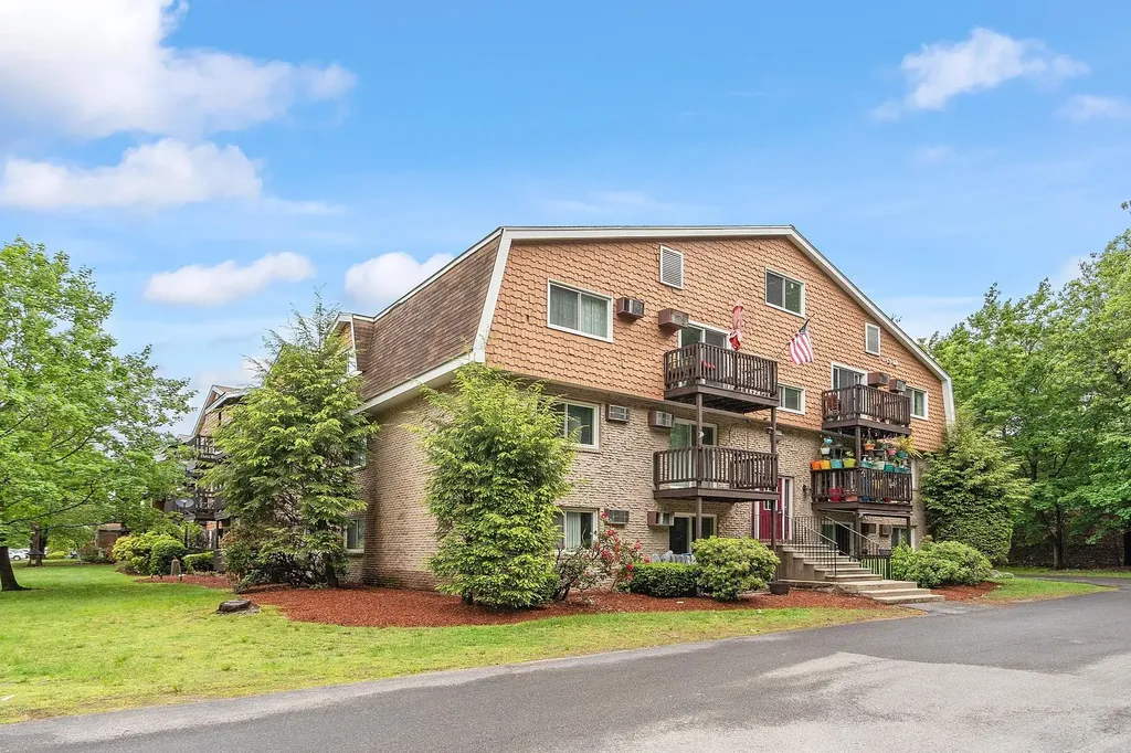 310 Brook Village Road Nashua NH 03062
