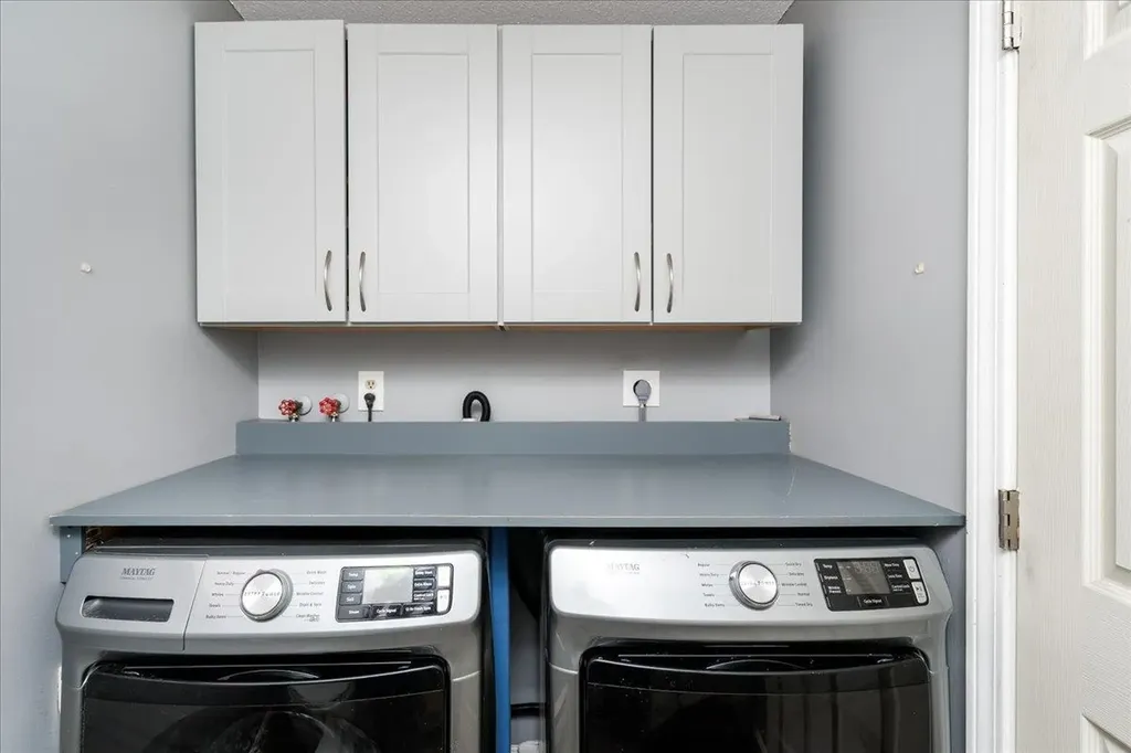 107 Fieldstone Drive Londonderry NH 03053