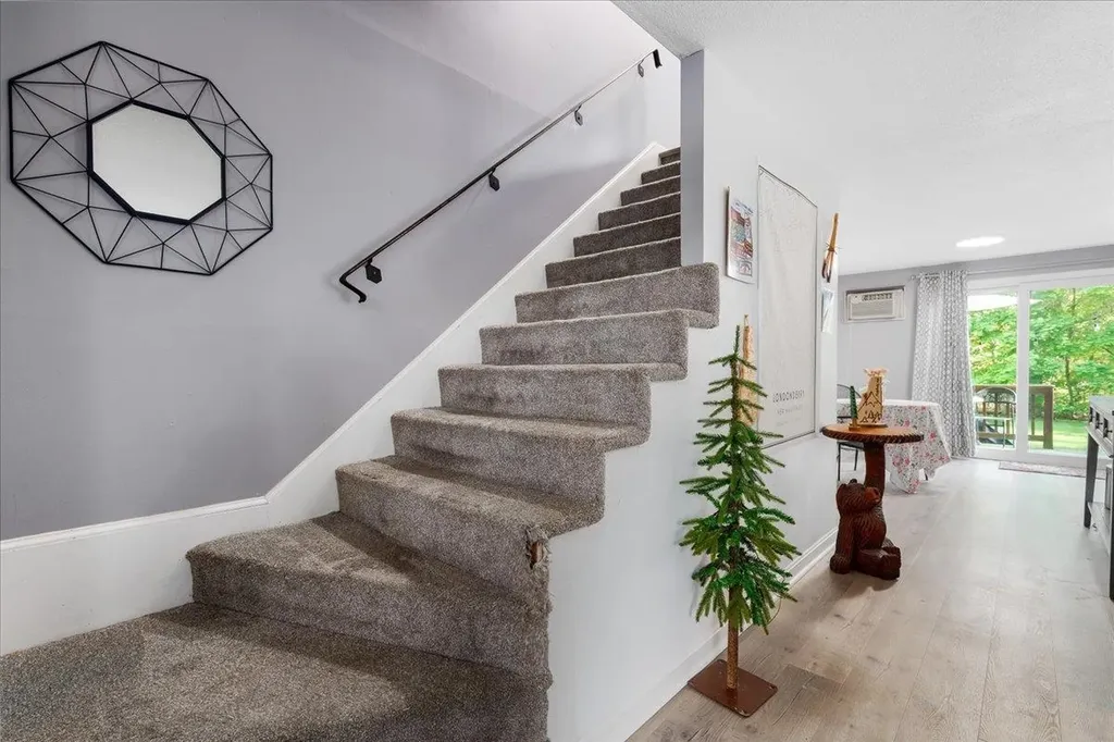 107 Fieldstone Drive Londonderry NH 03053