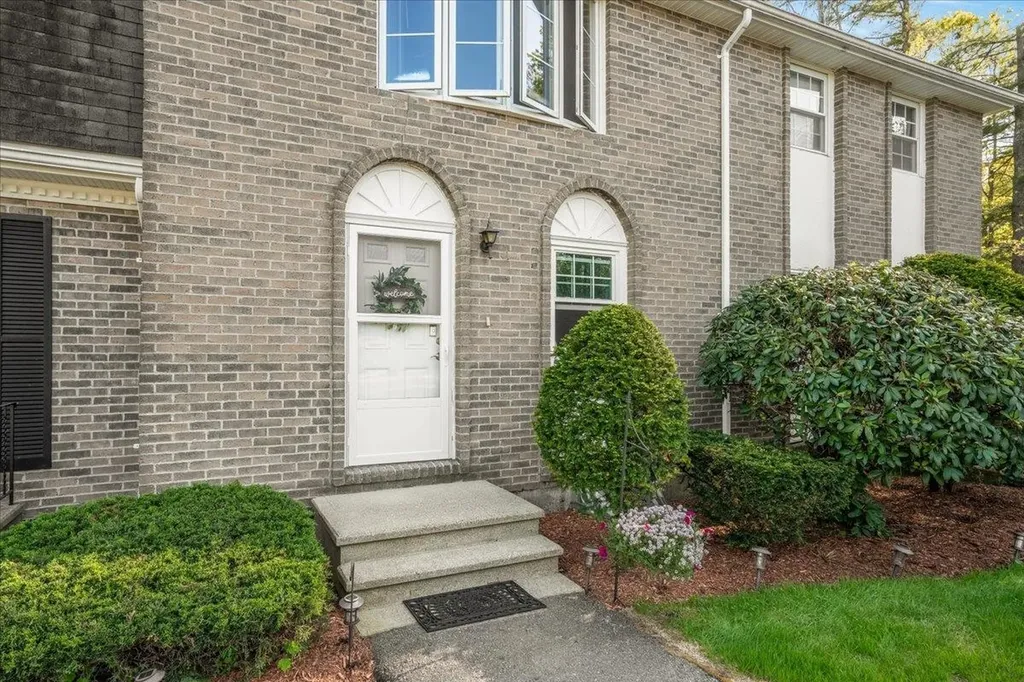 107 Fieldstone Drive Londonderry NH 03053