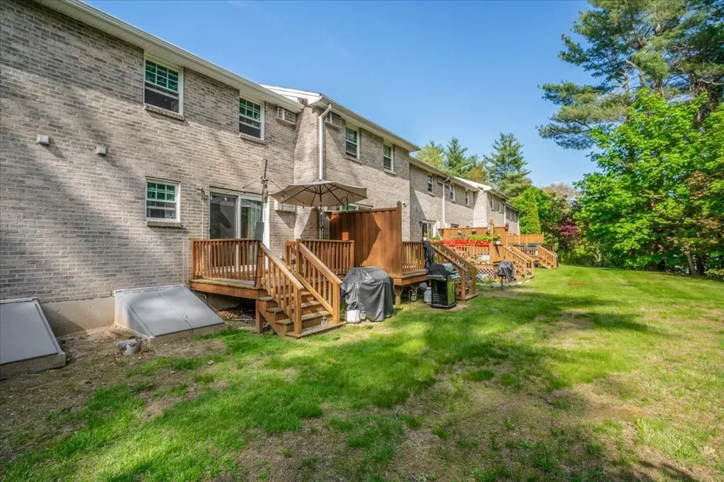 107 Fieldstone Drive Londonderry NH 03053