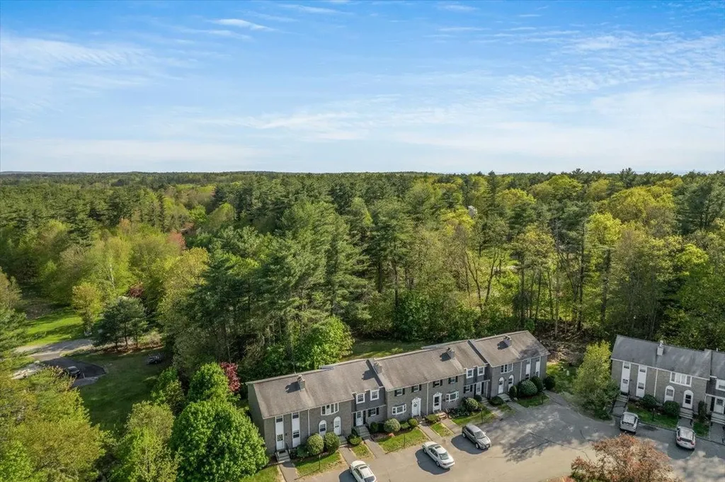 107 Fieldstone Drive Londonderry NH 03053