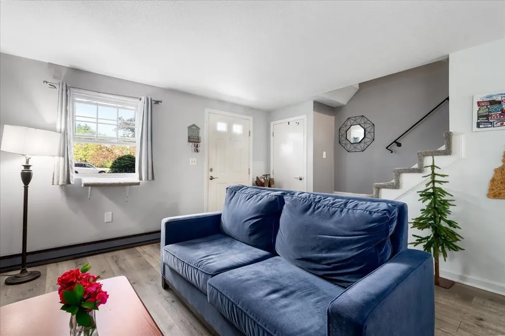 107 Fieldstone Drive Londonderry NH 03053