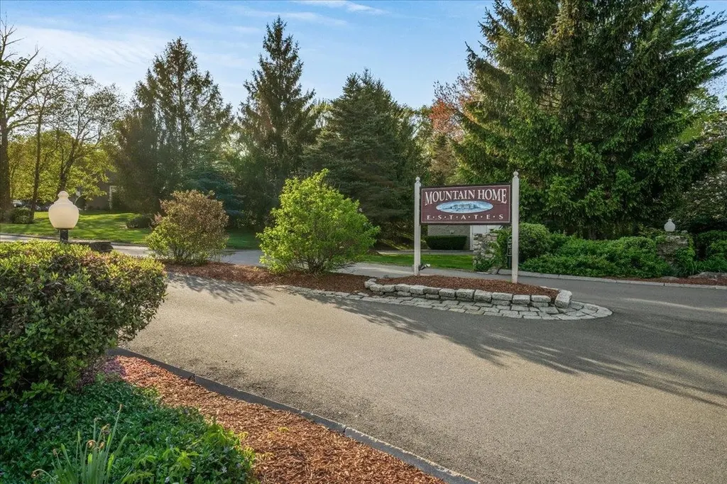 107 Fieldstone Drive Londonderry NH 03053