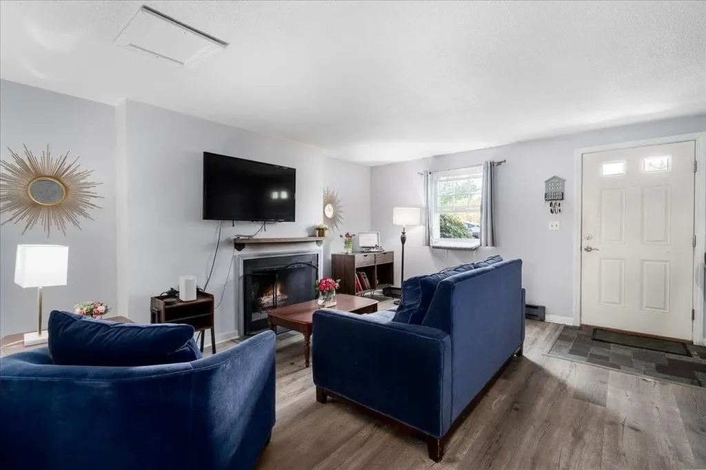 107 Fieldstone Drive Londonderry NH 03053