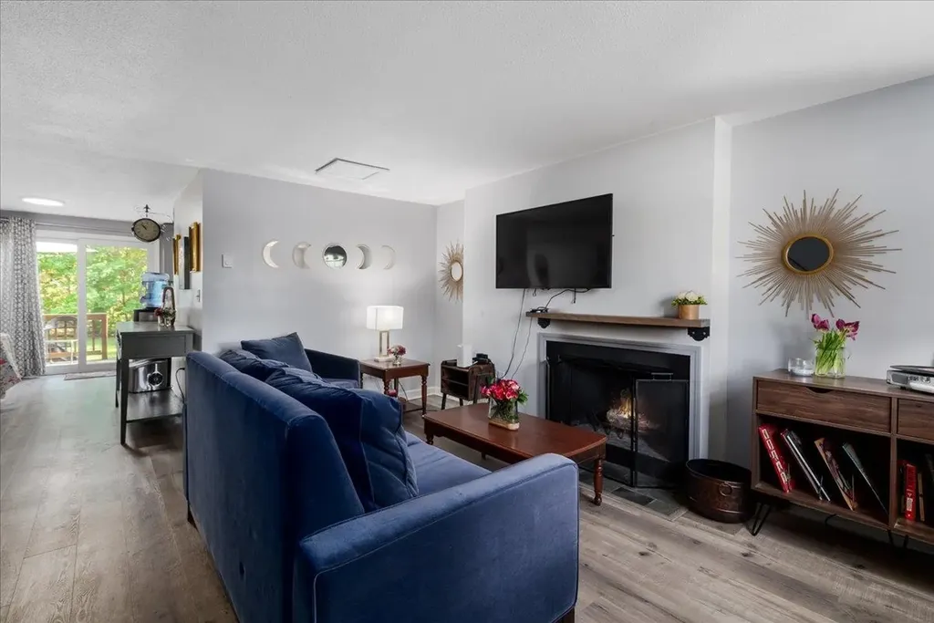 107 Fieldstone Drive Londonderry NH 03053