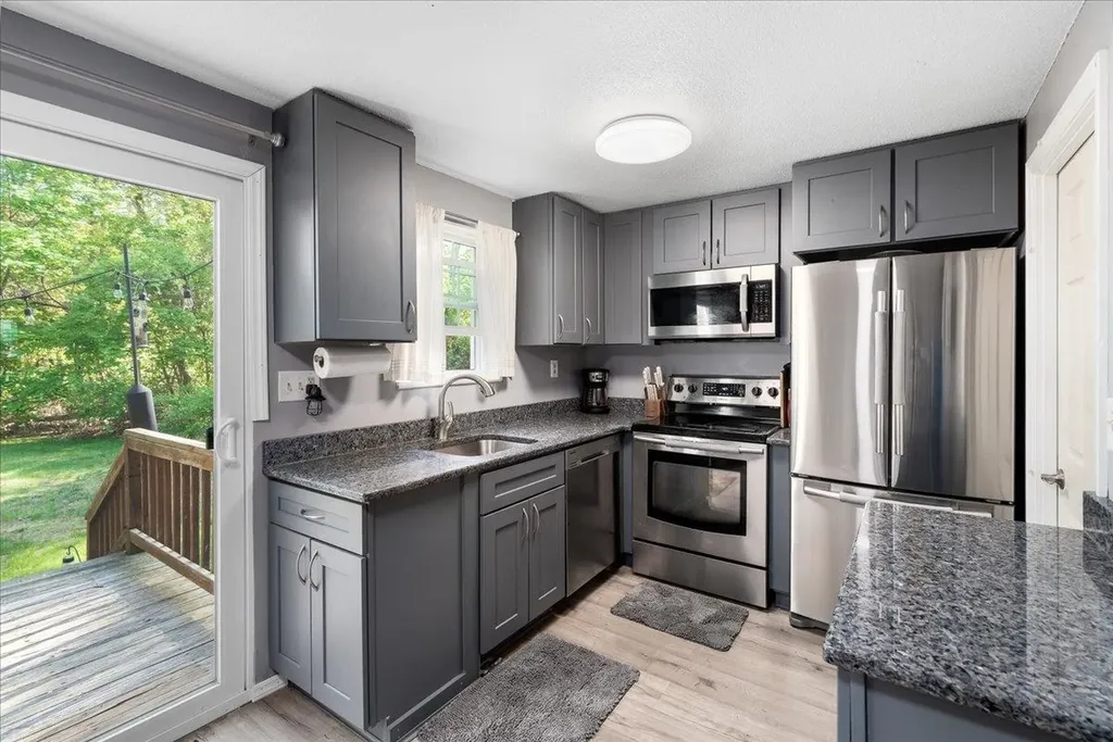 107 Fieldstone Drive Londonderry NH 03053