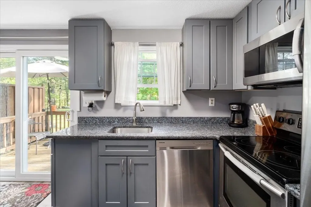 107 Fieldstone Drive Londonderry NH 03053