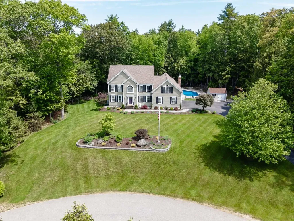45 Eleanors Way Brentwood NH 03833