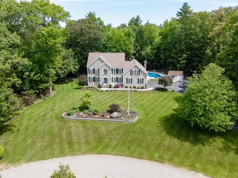 45 Eleanors Way Brentwood NH 03833