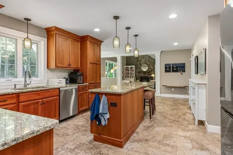 45 Eleanors Way Brentwood NH 03833