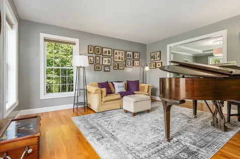 45 Eleanors Way Brentwood NH 03833