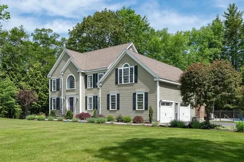 45 Eleanors Way Brentwood NH 03833