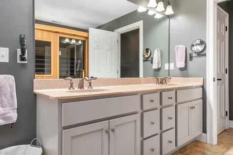 45 Eleanors Way Brentwood NH 03833