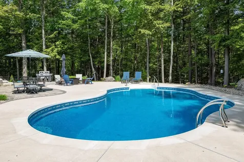 45 Eleanors Way Brentwood NH 03833