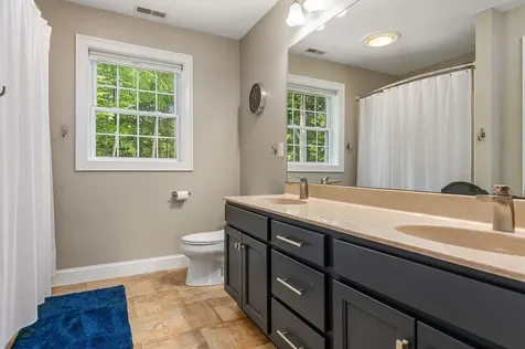 45 Eleanors Way Brentwood NH 03833