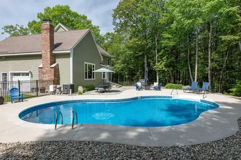45 Eleanors Way Brentwood NH 03833