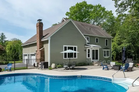 45 Eleanors Way Brentwood NH 03833