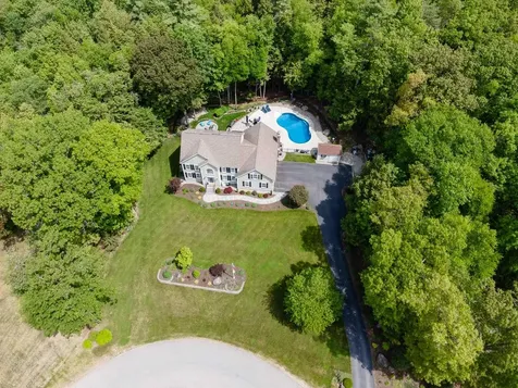 45 Eleanors Way Brentwood NH 03833