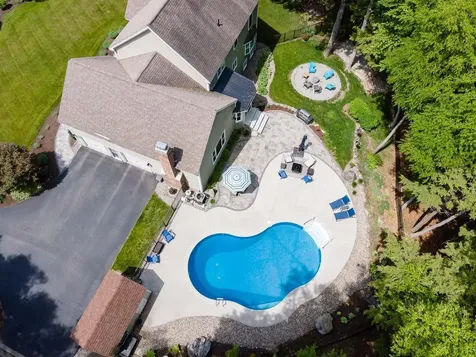 45 Eleanors Way Brentwood NH 03833