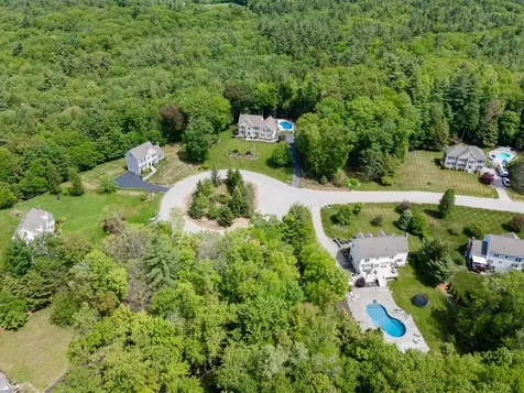 45 Eleanors Way Brentwood NH 03833