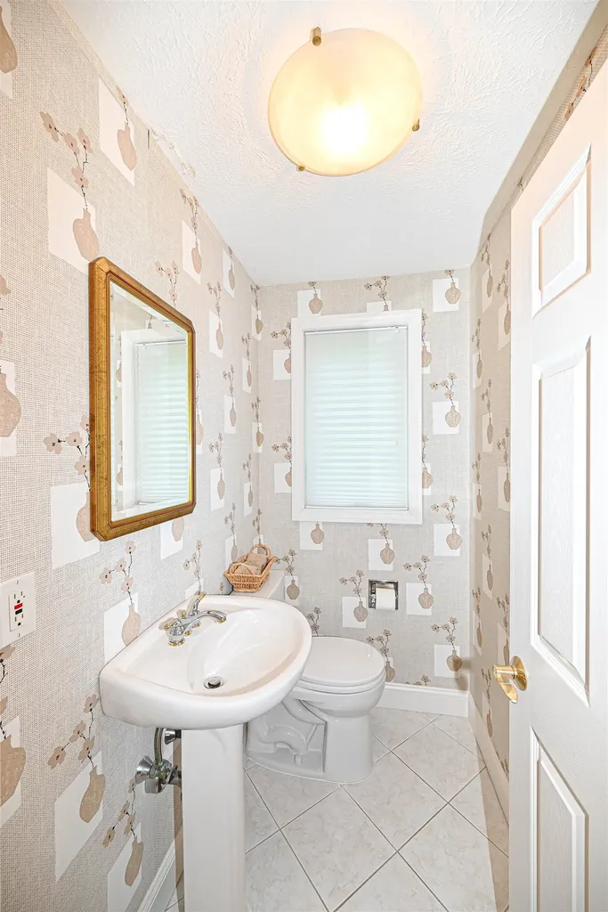 4 Timothy Drive Nashua NH 03063